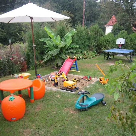 Rozsadomb Apartment